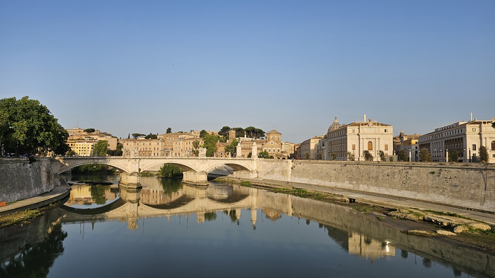 Why a Private Roman Guide is the Ultimate  Solo Traveler’s Companion