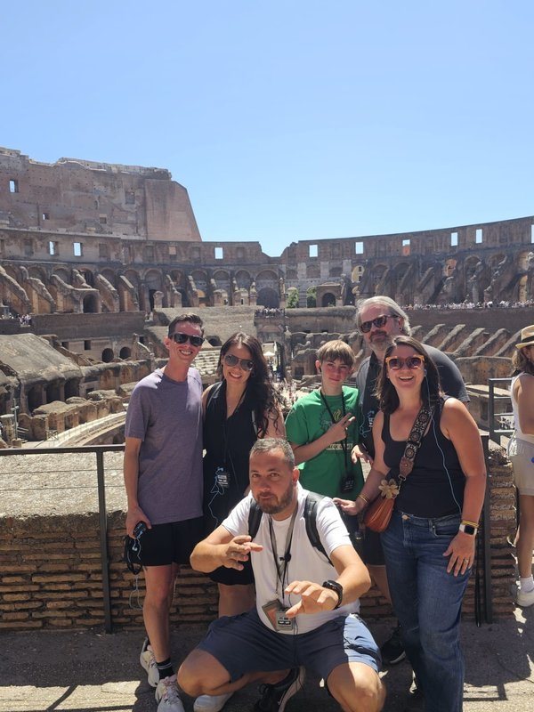 Roman Guides guests at the Colosseum