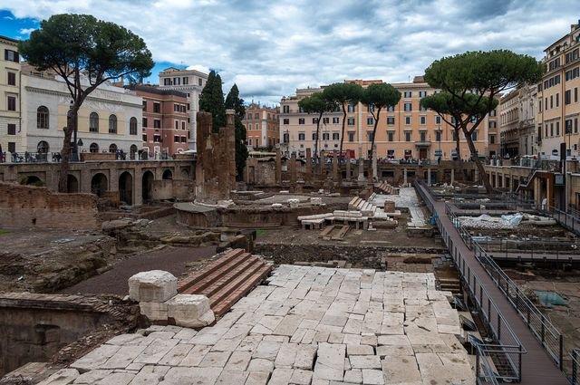 Largo di Torre Argentina